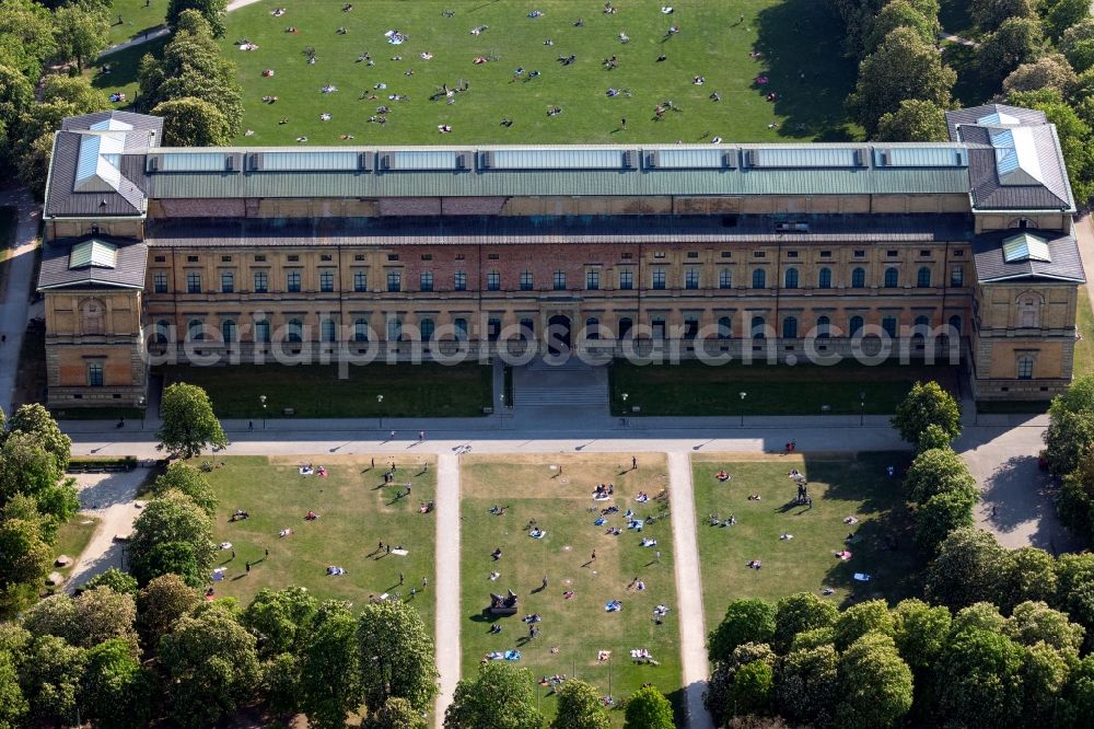 Aerial photograph München - Museum building ensemble Alte Pinakothek on Barer Strasse in the district Maxvorstadt in Munich in the state Bavaria, Germany