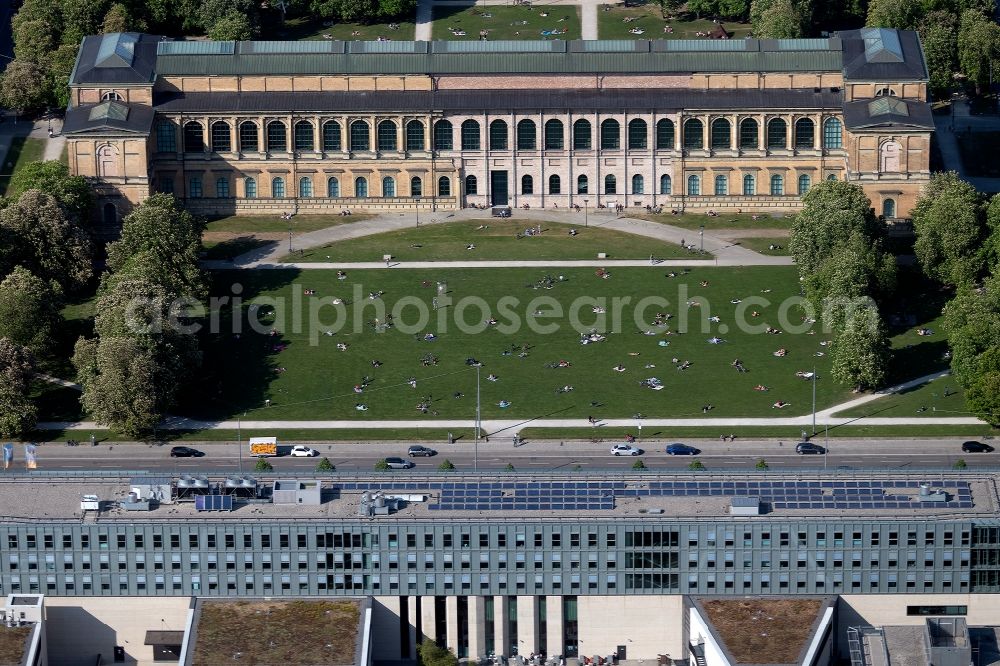 Aerial photograph München - Museum building ensemble Alte Pinakothek on Barer Strasse in the district Maxvorstadt in Munich in the state Bavaria, Germany