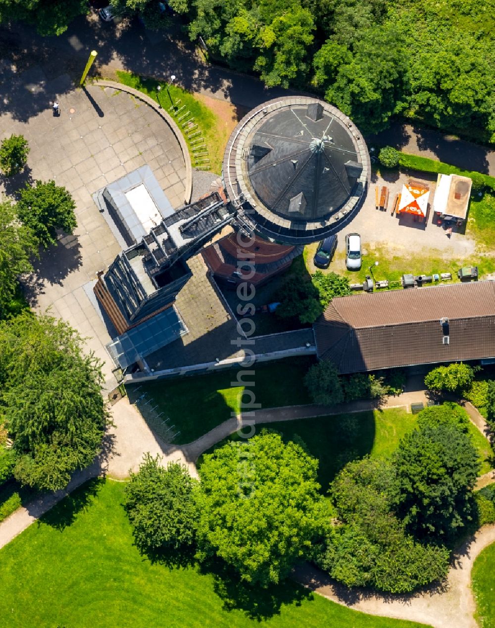 Mülheim an der Ruhr from the bird's eye view: Museum building ensemble Aquarius Water Museum in an old former water tower of RWW Rheinisch-Westfaelische Waterworks mbH in Muelheim an der Ruhr in North Rhine-Westphalia