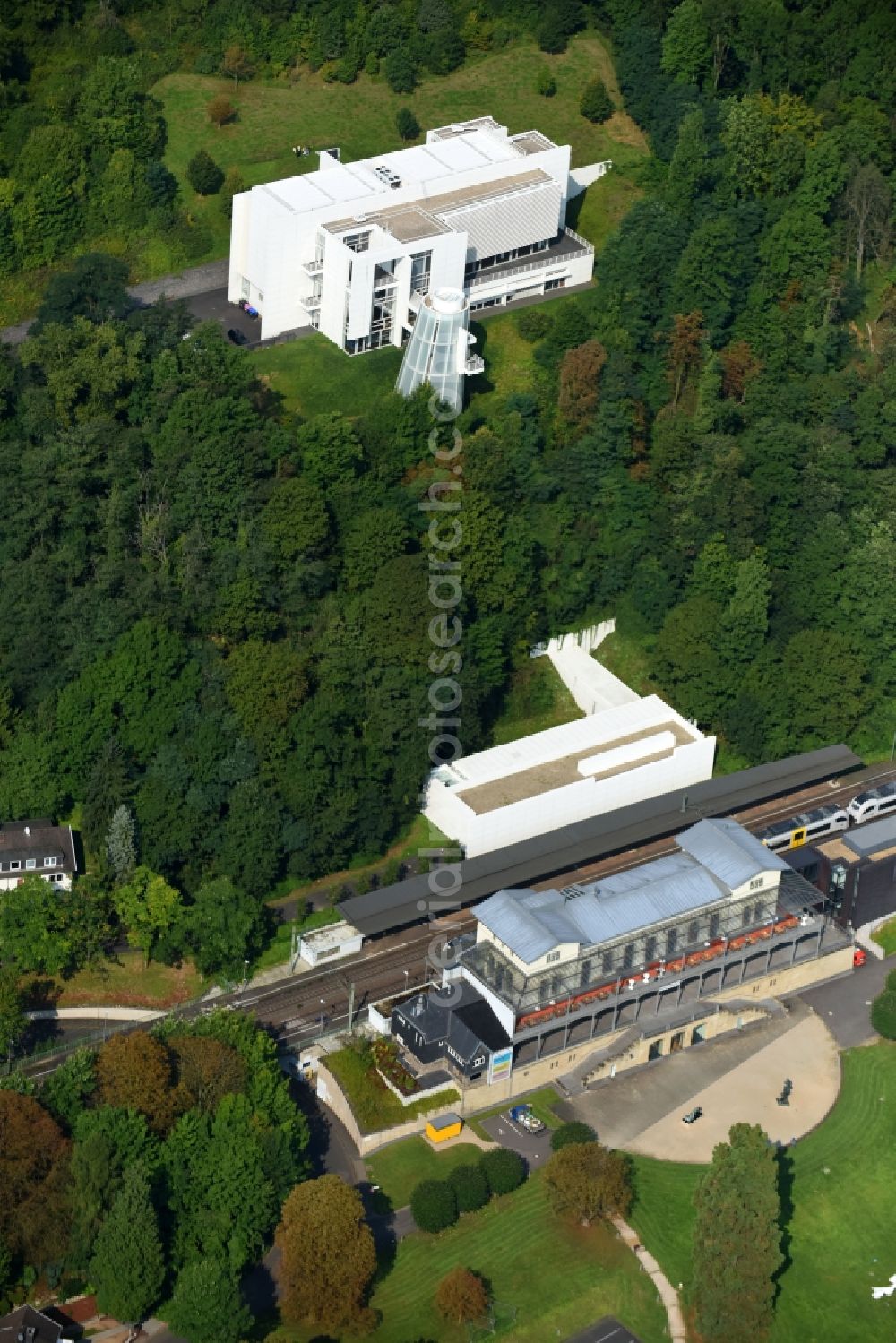 Aerial image Remagen - Museum building ensemble Arp Museum Bahnhof Rolandseck in Remagen in the state Rhineland-Palatinate, Germany