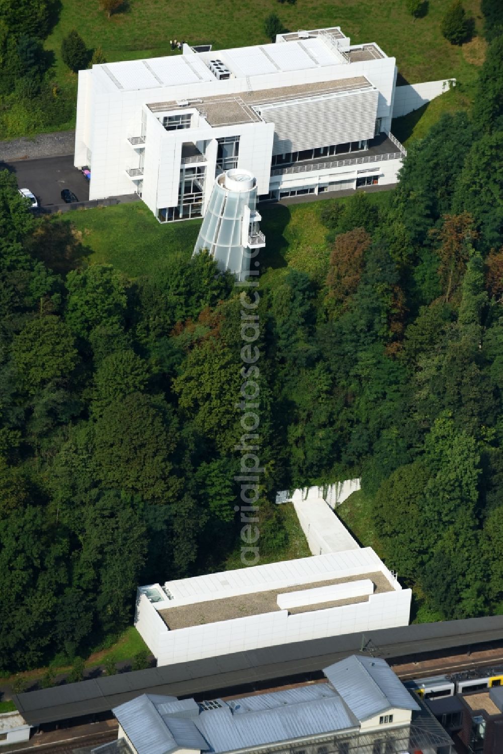 Remagen from the bird's eye view: Museum building ensemble Arp Museum Bahnhof Rolandseck in Remagen in the state Rhineland-Palatinate, Germany