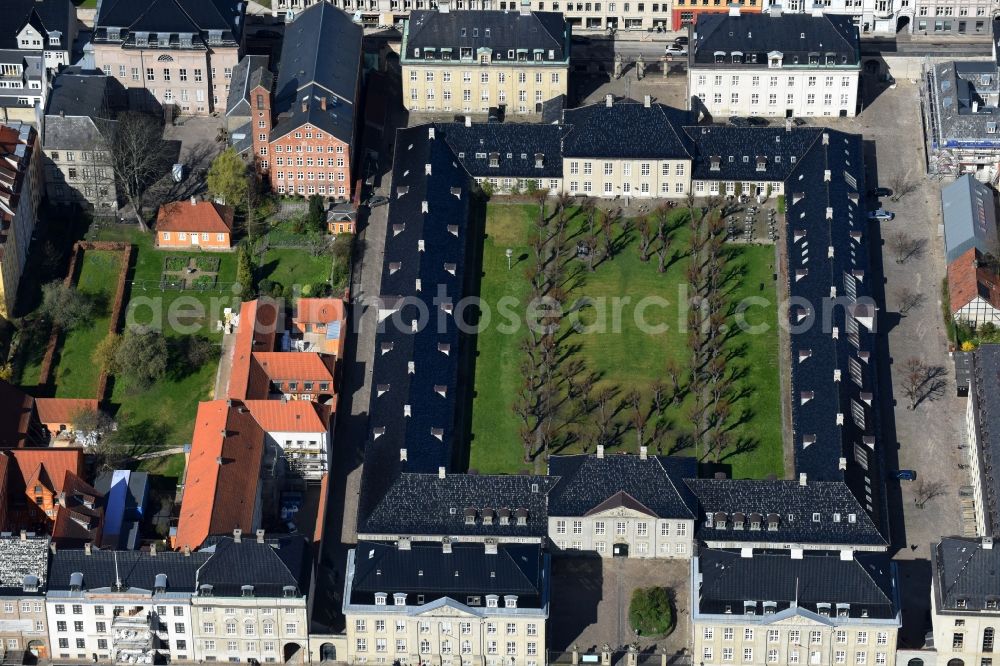 Kopenhagen from the bird's eye view: Museum building ensemble Designmuseum and Gronnegards Teatret in Copenhagen in Region Hovedstaden, Denmark