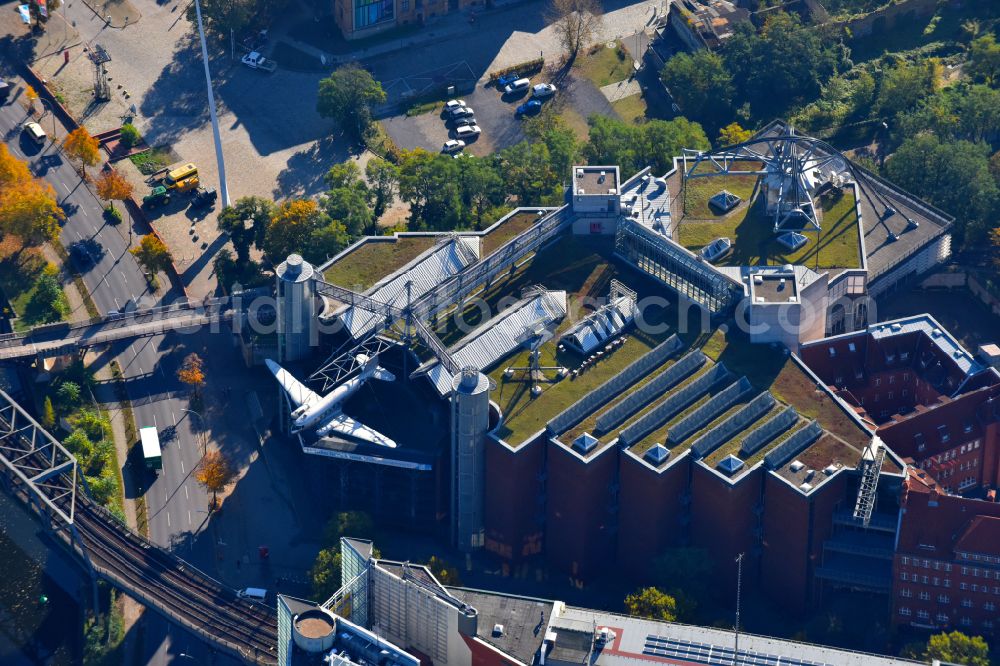 Aerial photograph Berlin - Museum building ensemble of the German technology museum of Berlin (DTMB) on the Tempelhofer shore in the district Kreuzberg in Berlin, Germany