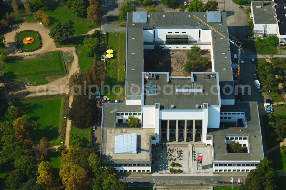 Dresden from the bird's eye view: Museum building ensemble Deutsches Hygiene-Museum in the street Lingnerplatz in Dresden in the state Saxony