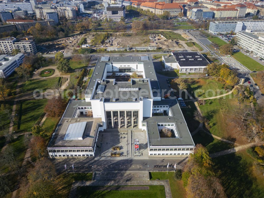 Aerial photograph Dresden - Museum building ensemble Deutsches Hygiene-Museum in the street Lingnerplatz in Dresden in the state Saxony