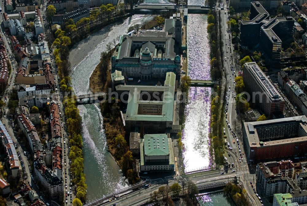 Aerial image München - Museum building ensemble Deutsches Museum on the Museum Island in the Ludwigsvorstadt-Isarvorstadt in Munich in the state Bavaria, Germany