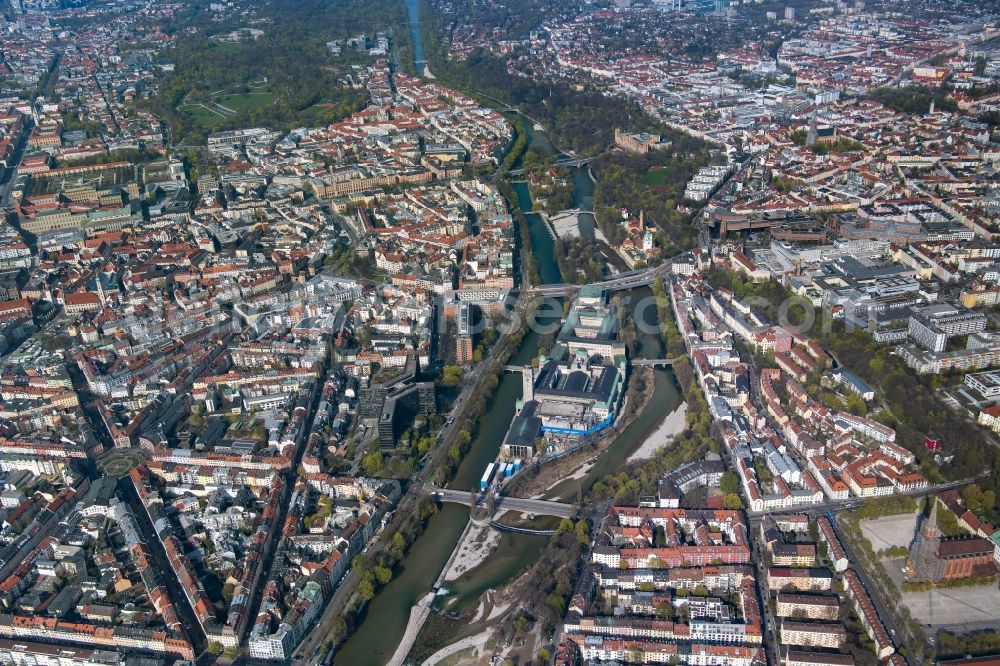 München from the bird's eye view: Museum building ensemble Deutsches Museum on the Museum Island in the Ludwigsvorstadt-Isarvorstadt in Munich in the state Bavaria, Germany