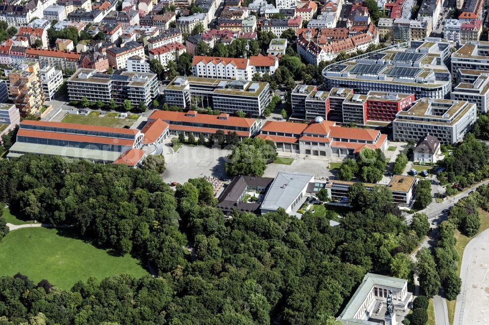 München from above - Museum building ensemble Deutsches Museum Verkehrszentrum in Munich in the state Bavaria, Germany