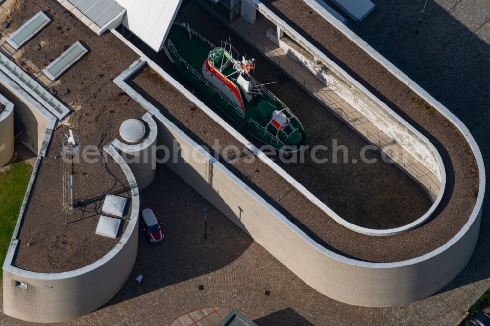 Aerial image Bremerhaven - Museum building ensemble Deutsches Schiffahrtsmuseum and nearby harbor in Bremerhaven in the state Bremen