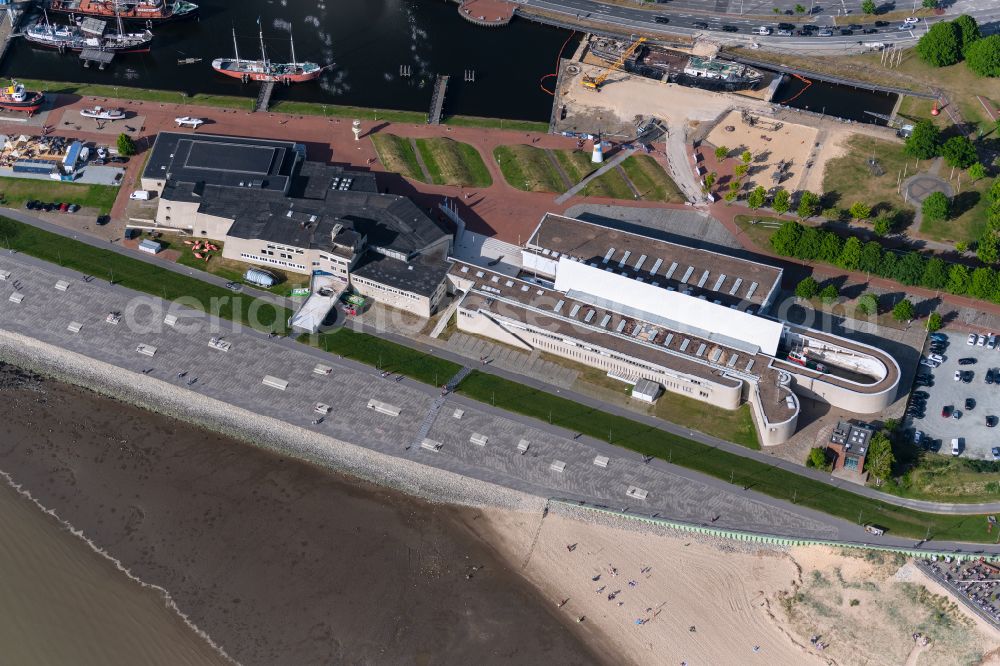 Bremerhaven from above - Museum building ensemble Deutsches Schiffahrtsmuseum and nearby harbor in Bremerhaven in the state Bremen