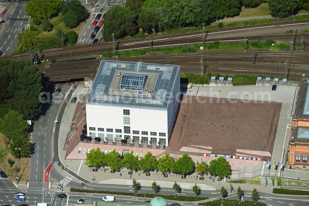 Hamburg from the bird's eye view: Museum building ensemble Hamburger Kunsthalle in of Glockengiesserwall - Ferdinandstor - Ernst-Merck-Strasse in Hamburg, Germany