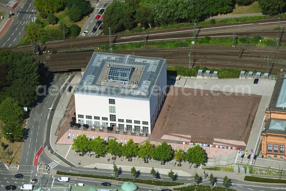 Hamburg from the bird's eye view: Museum building ensemble Hamburger Kunsthalle in of Glockengiesserwall - Ferdinandstor - Ernst-Merck-Strasse in Hamburg, Germany