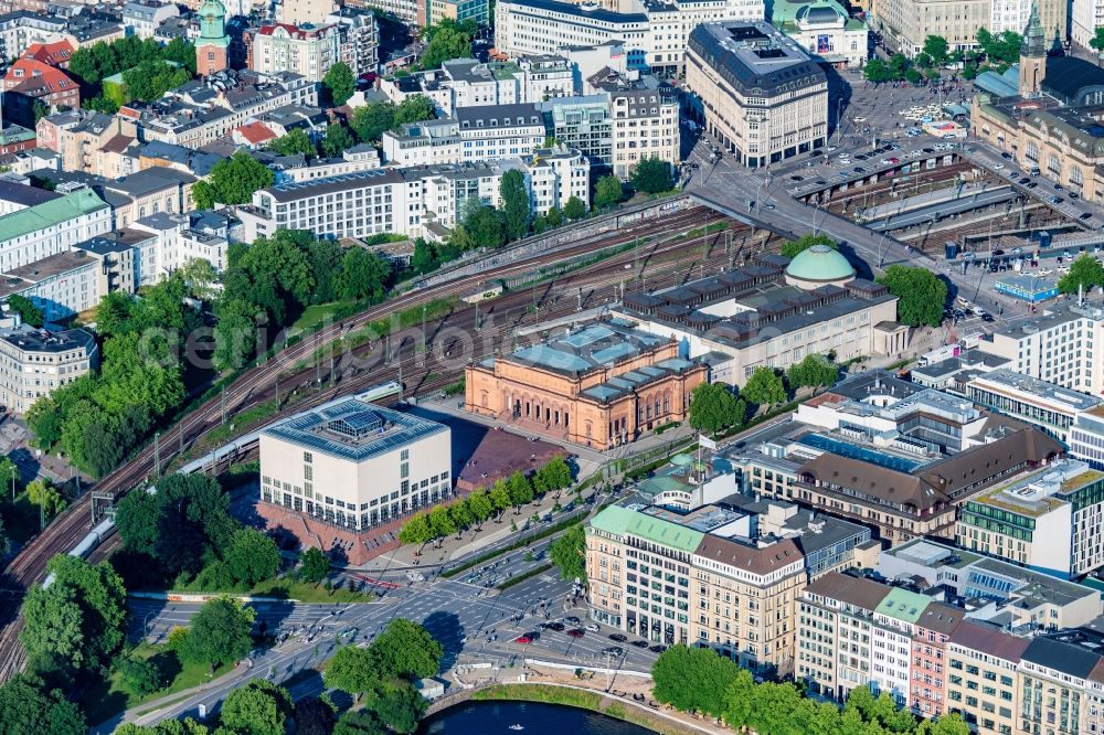 Aerial photograph Hamburg - Museum building ensemble Hamburger Kunsthalle in of Glockengiesserwall - Ferdinandstor - Ernst-Merck-Strasse in Hamburg, Germany