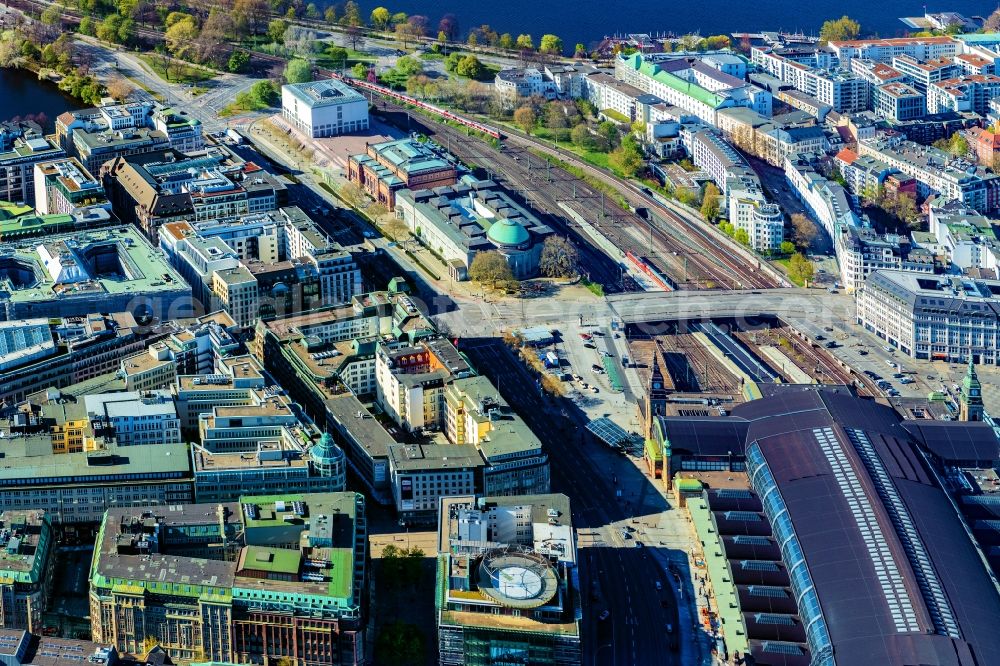 Aerial image Hamburg - Museum building ensemble Hamburger Kunsthalle on Glockengiesserwall - Ferdinandstor - Ernst-Merck-Strasse in Hamburg, Germany