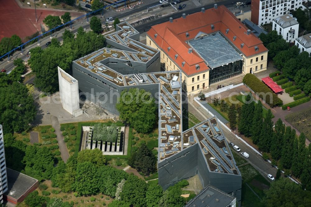 Aerial photograph Berlin - Museum building ensemble Juedisches Museum on Lindenstrasse in Berlin in Germany