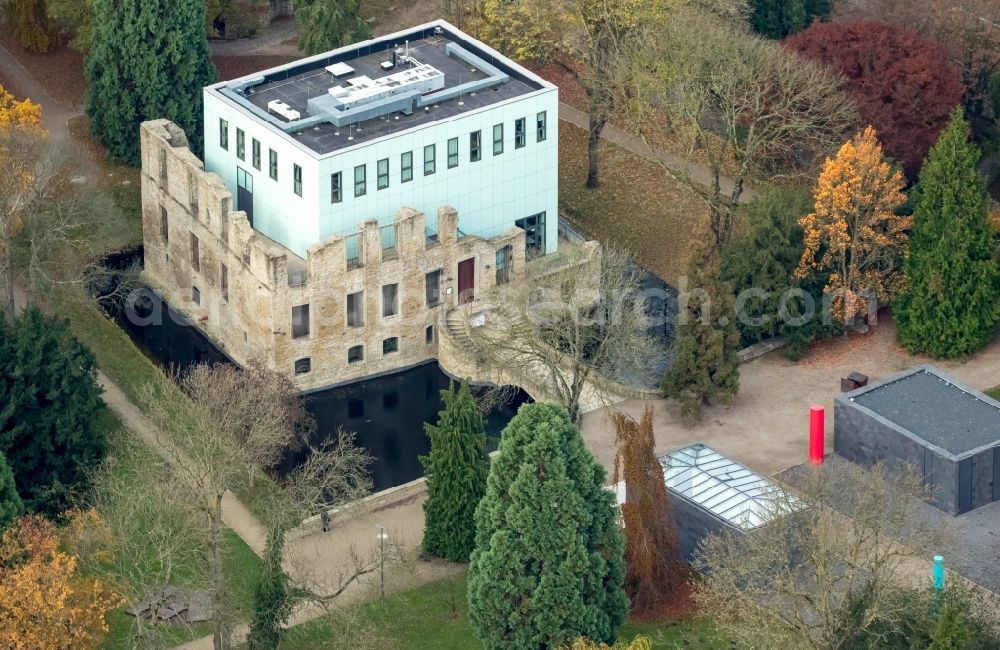 Bochum from the bird's eye view: Museum building ensemble KUBUS at the former water-castle ruin at Nevelstrasse in Bochum in the state North Rhine-Westphalia