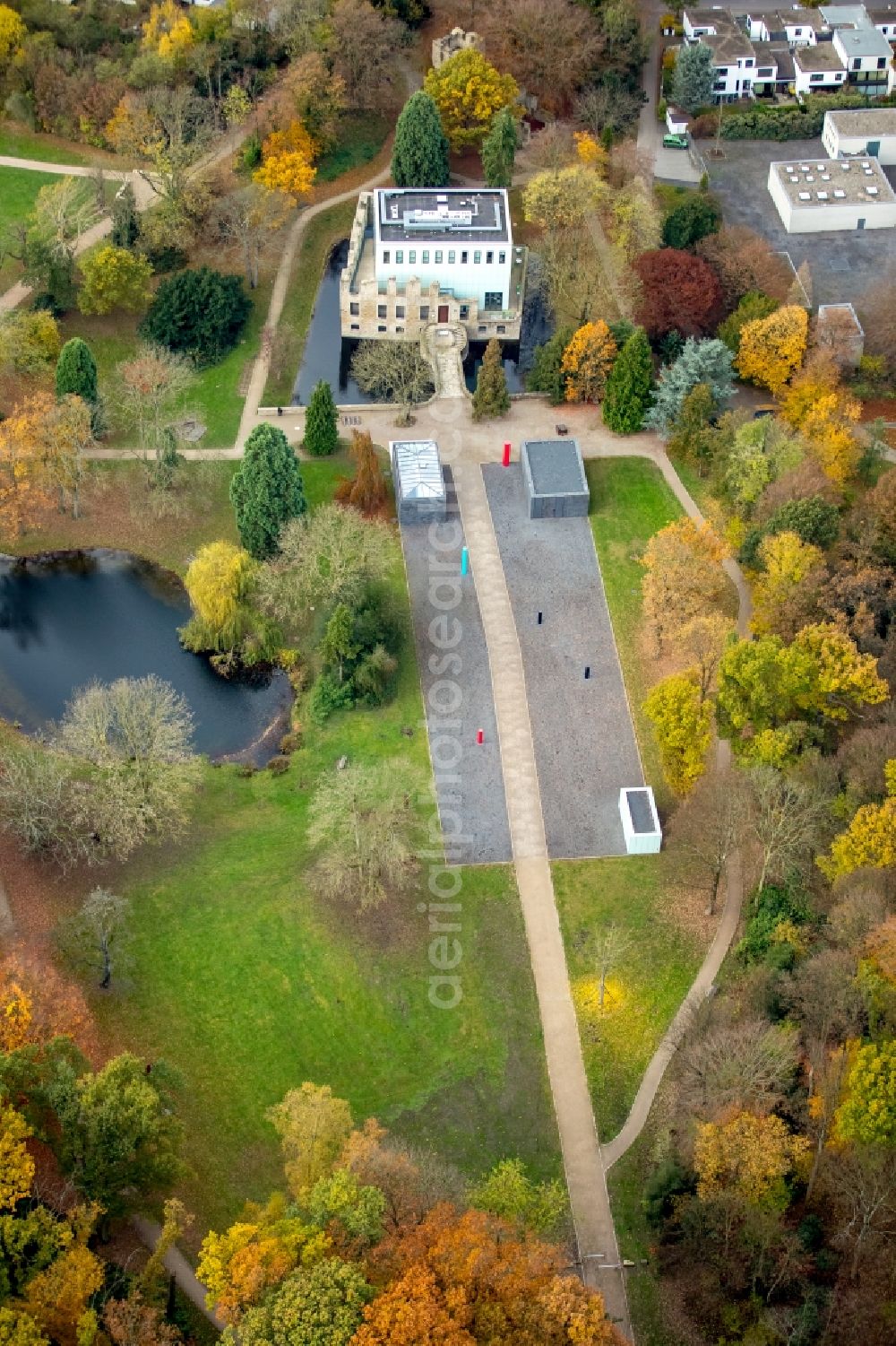 Aerial image Bochum - Museum building ensemble KUBUS at the former water-castle ruin at Nevelstrasse in Bochum in the state North Rhine-Westphalia