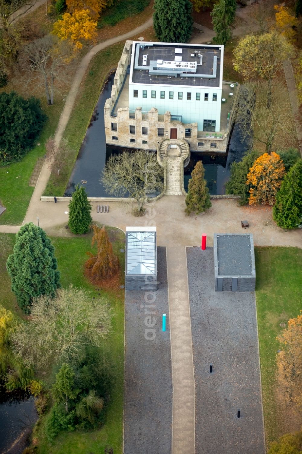 Bochum from above - Museum building ensemble KUBUS at the former water-castle ruin at Nevelstrasse in Bochum in the state North Rhine-Westphalia