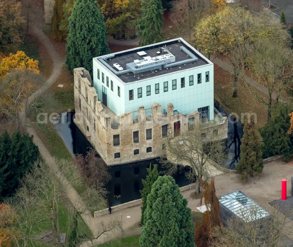 Bochum from the bird's eye view: Museum building ensemble KUBUS at the former water-castle ruin at Nevelstrasse in Bochum in the state North Rhine-Westphalia