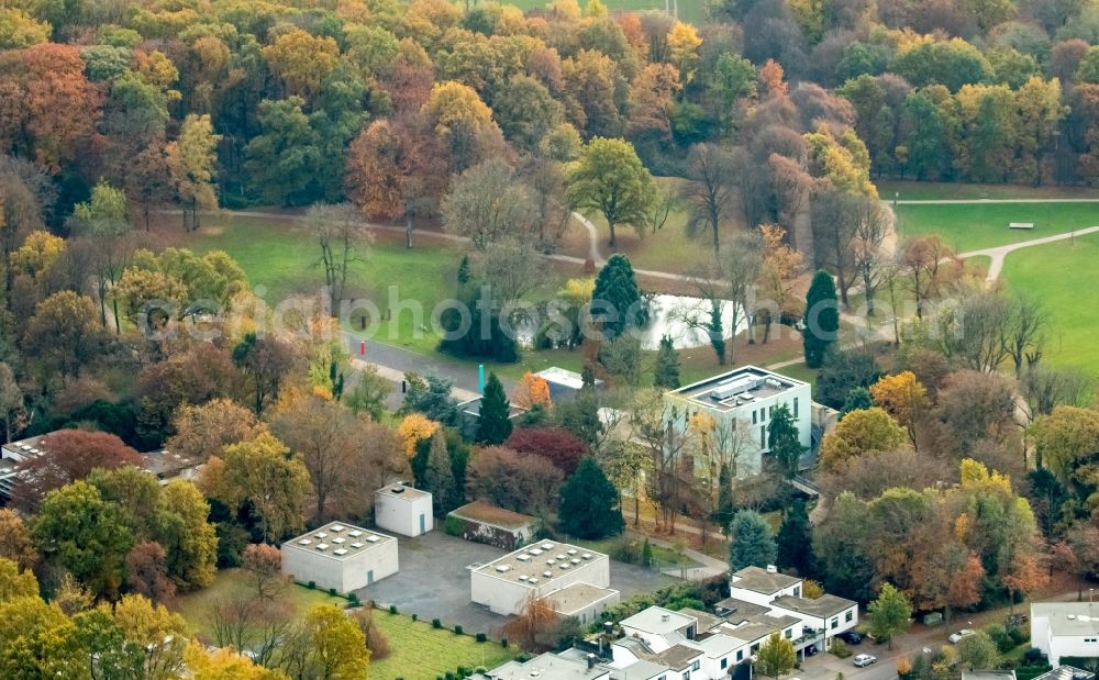 Aerial photograph Bochum - Museum building ensemble KUBUS at the former water-castle ruin at Nevelstrasse in Bochum in the state North Rhine-Westphalia