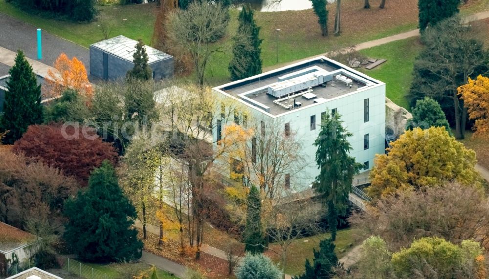 Bochum from the bird's eye view: Museum building ensemble KUBUS at the former water-castle ruin at Nevelstrasse in Bochum in the state North Rhine-Westphalia