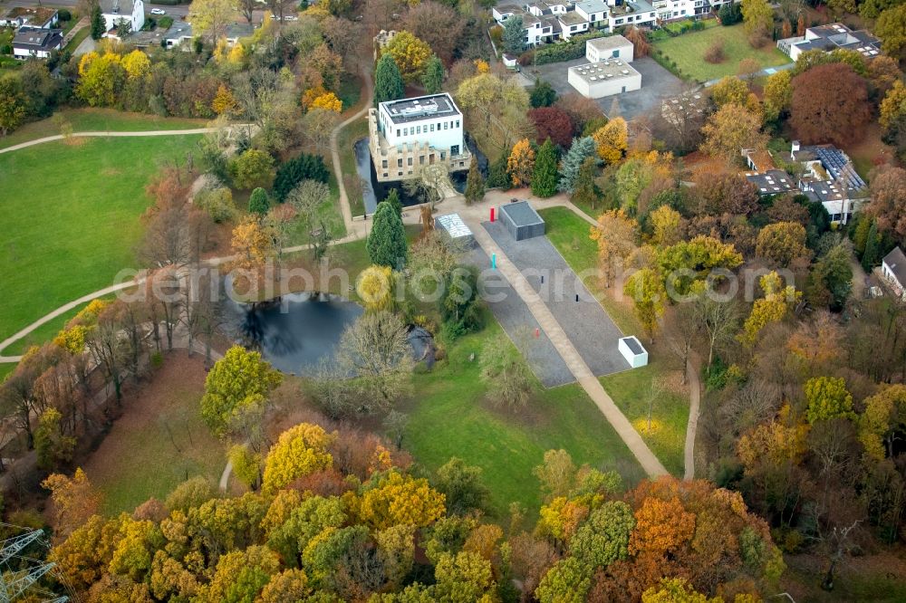 Aerial photograph Bochum - Museum building ensemble KUBUS at the former water-castle ruin at Nevelstrasse in Bochum in the state North Rhine-Westphalia