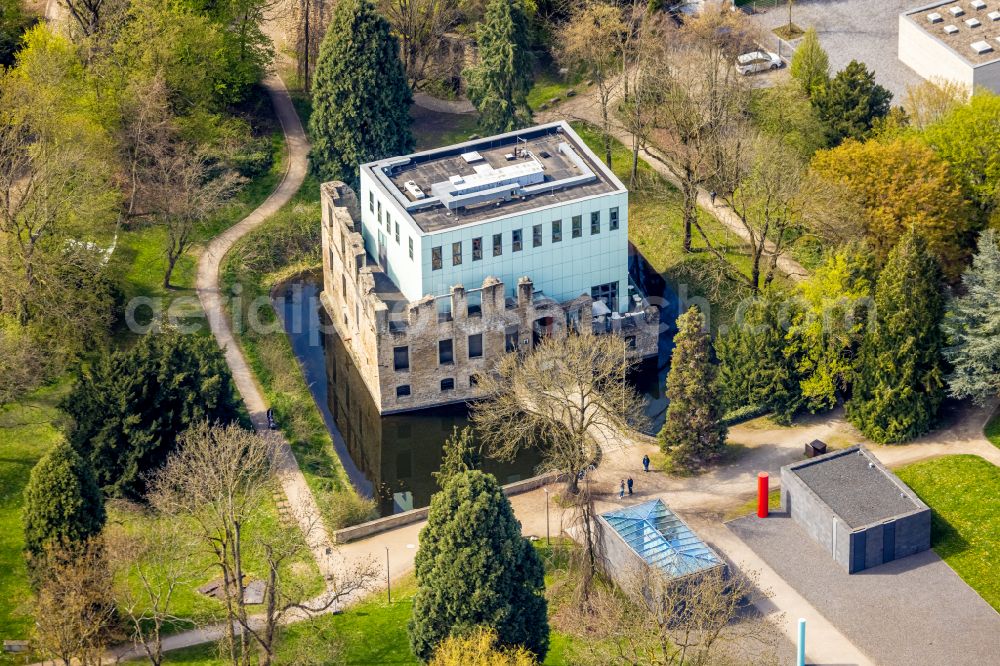 Bochum from above - Museum building ensemble KUBUS at the former water-castle ruin at Nevelstrasse in Bochum in the state North Rhine-Westphalia