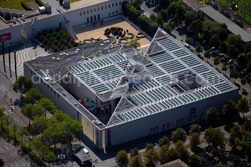 Aerial image Bonn - Museum and building ensemble of the Kunstmuseum Bonn at the Friedrich-Ebert-Allee in Bonn in the state of North Rhine-Westphalia, Germany