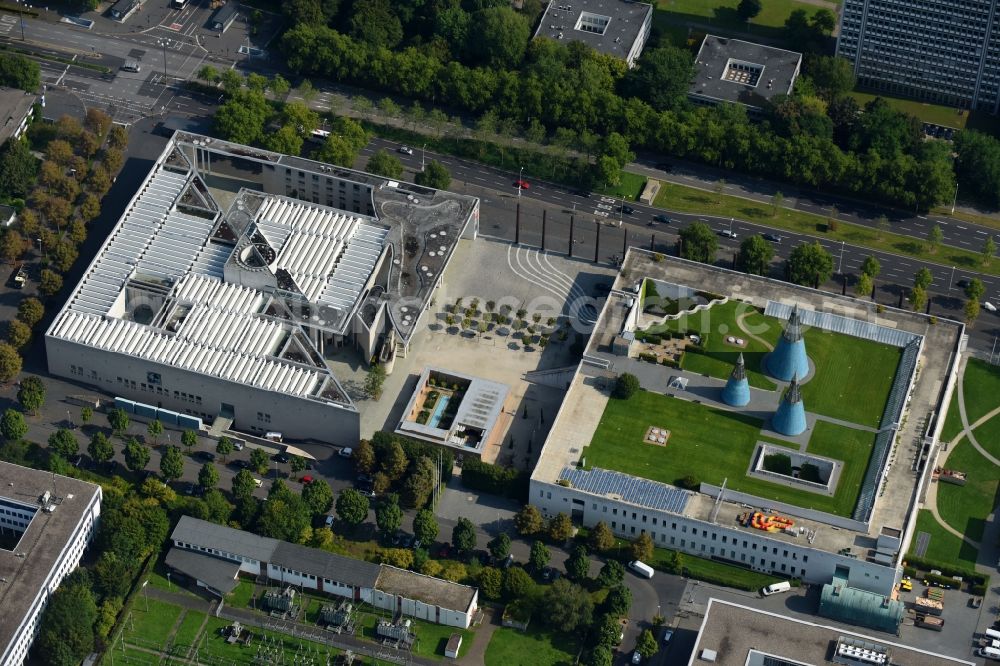 Aerial photograph Bonn - Museum and building ensemble of the Kunstmuseum Bonn and the Bundeskunsthalle at the Friedrich-Ebert-Allee in Bonn in the state of North Rhine-Westphalia, Germany