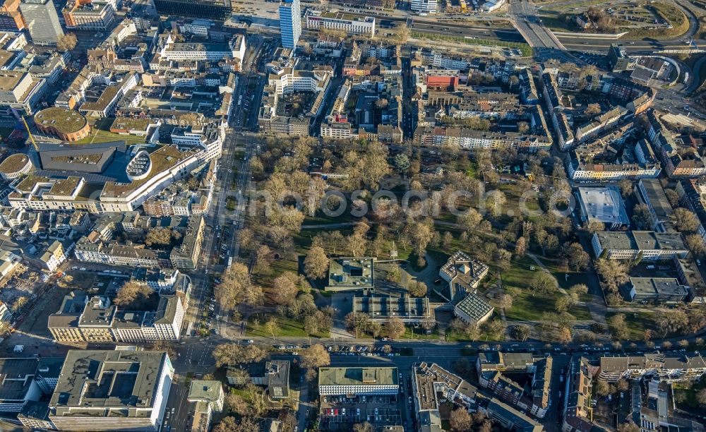 Aerial image Duisburg - Museum building ensemble Lehmbruck Museum on Duesseldorfer Strasse in the autumnal Immanuel-Kant-Park in Duisburg in the state of North Rhine-Westphalia