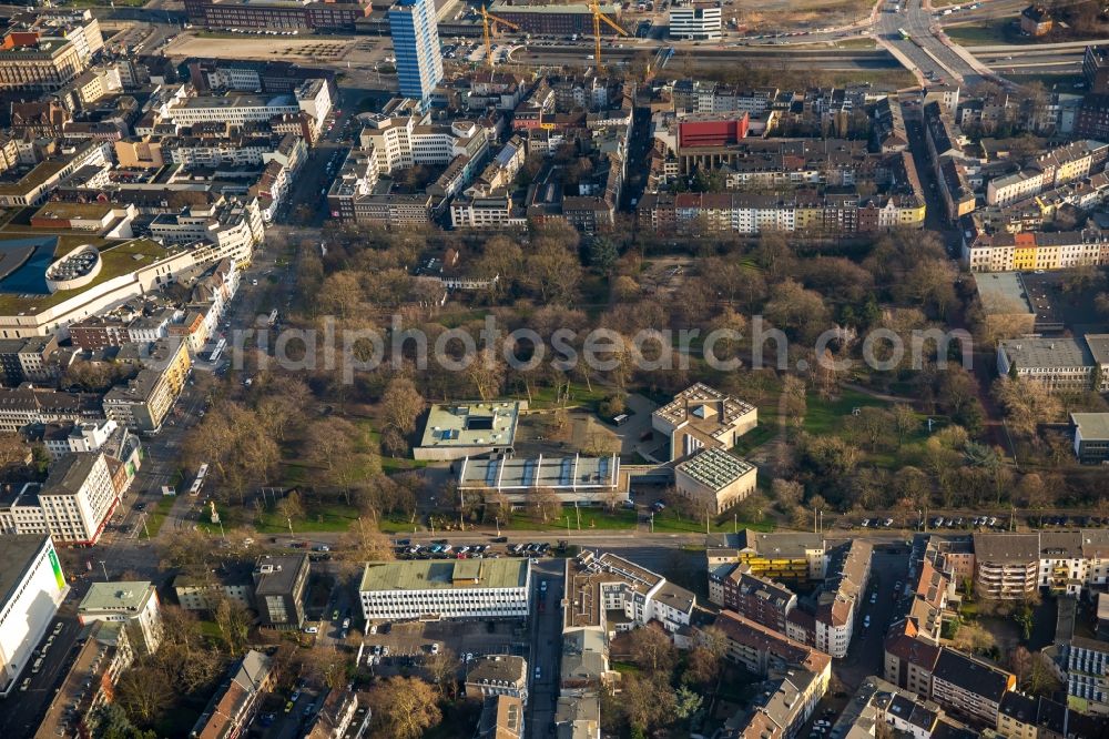 Aerial image Duisburg - Museum building ensemble Lehmbruck Museum in the autumnal Immanuel-Kant-Park in Duisburg in the state of North Rhine-Westphalia