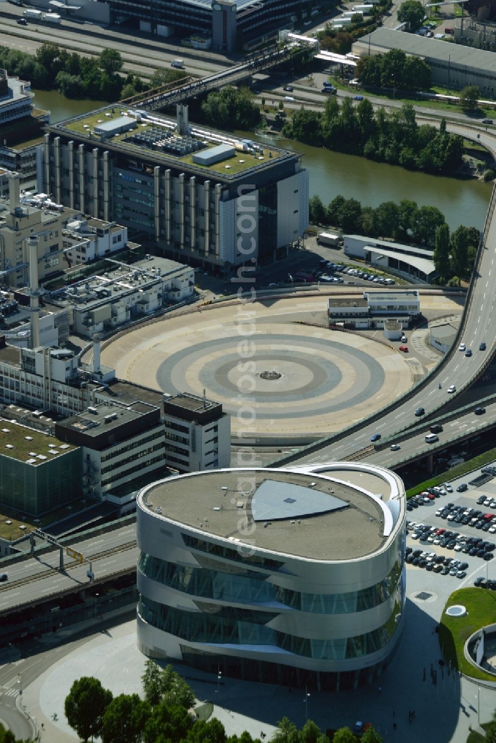 Stuttgart from the bird's eye view: Museum building ensemble Mercedes-Benz Museum on Mercedesstrasse in Stuttgart in the state Baden-Wuerttemberg