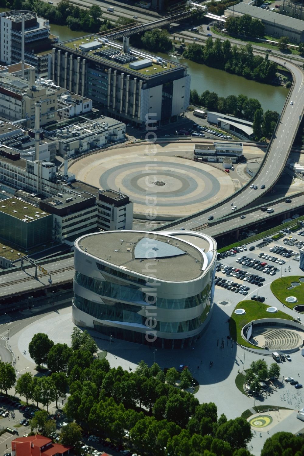 Aerial image Stuttgart - Museum building ensemble Mercedes-Benz Museum on Mercedesstrasse in Stuttgart in the state Baden-Wuerttemberg