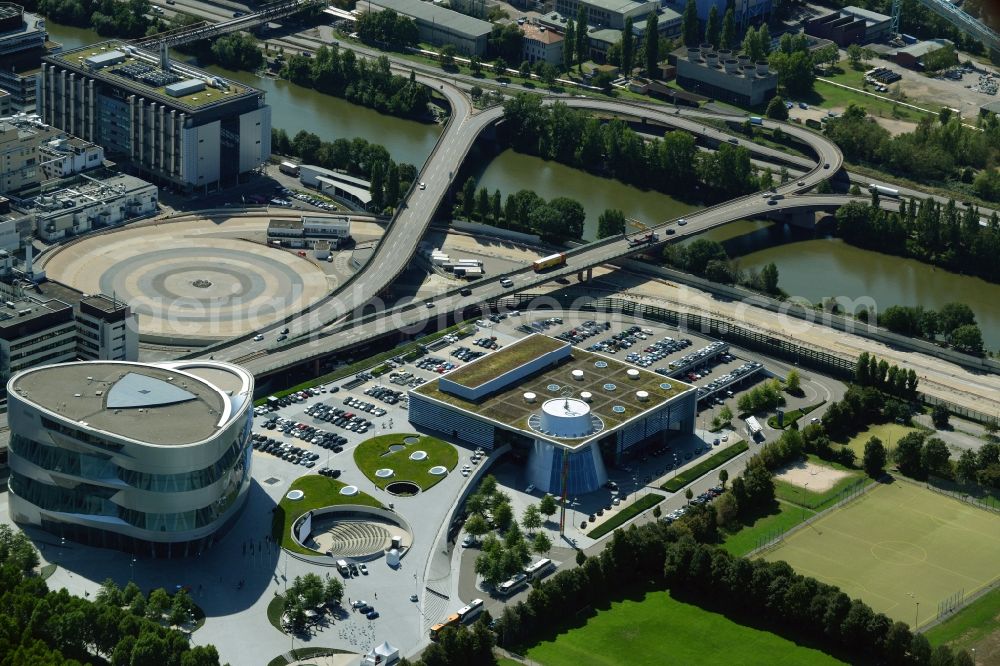 Aerial photograph Stuttgart - Museum building ensemble Mercedes-Benz Museum on Mercedesstrasse in Stuttgart in the state Baden-Wuerttemberg