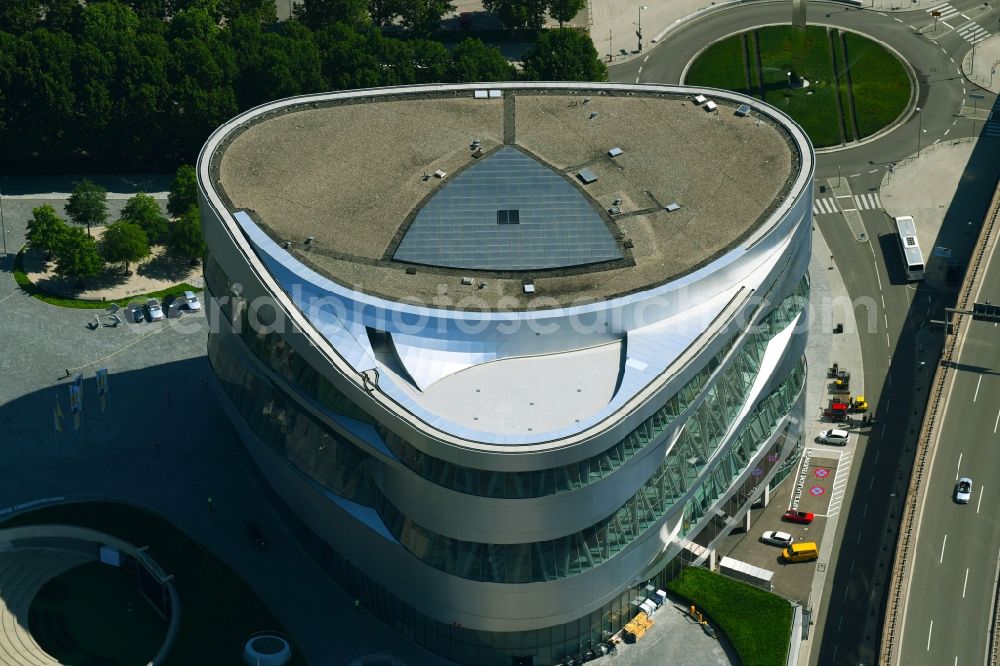 Aerial photograph Stuttgart - Museum building ensemble Mercedes-Benz Museum on Mercedesstrasse in the district Untertuerkheim in Stuttgart in the state Baden-Wuerttemberg, Germany