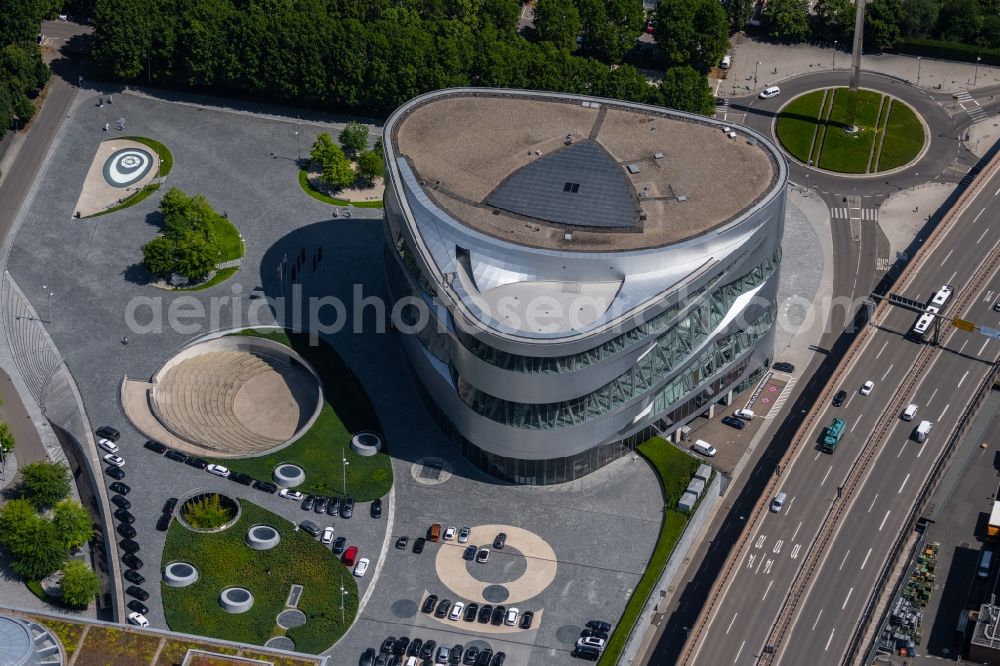 Stuttgart from the bird's eye view: museum building ensemble Mercedes-Benz Museum on Mercedesstrasse in the district Untertuerkheim in Stuttgart in the state Baden-Wurttemberg, Germany