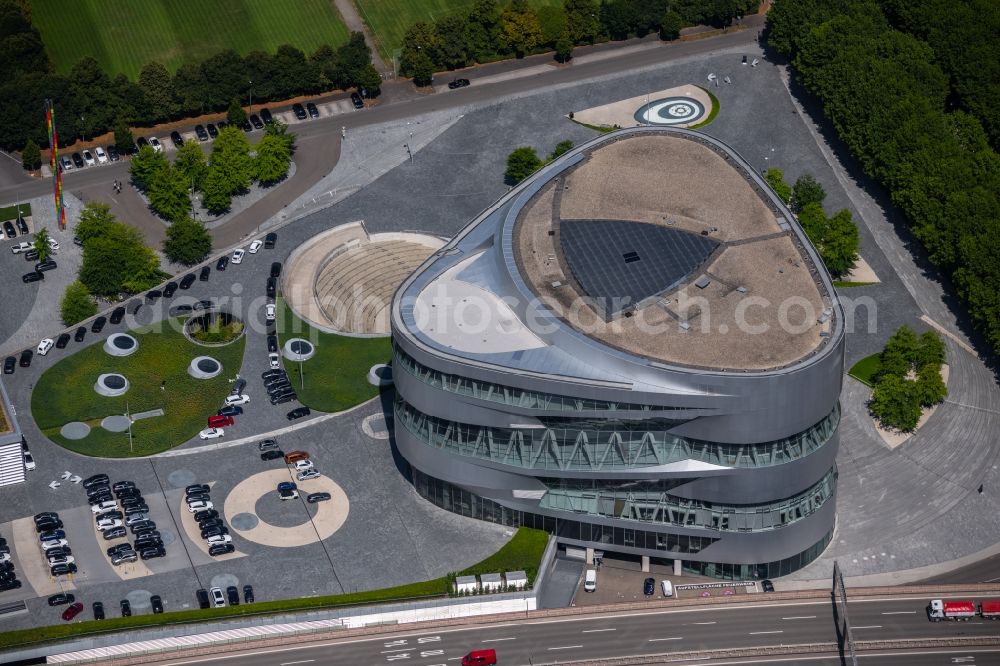 Aerial photograph Stuttgart - museum building ensemble Mercedes-Benz Museum on Mercedesstrasse in the district Untertuerkheim in Stuttgart in the state Baden-Wurttemberg, Germany