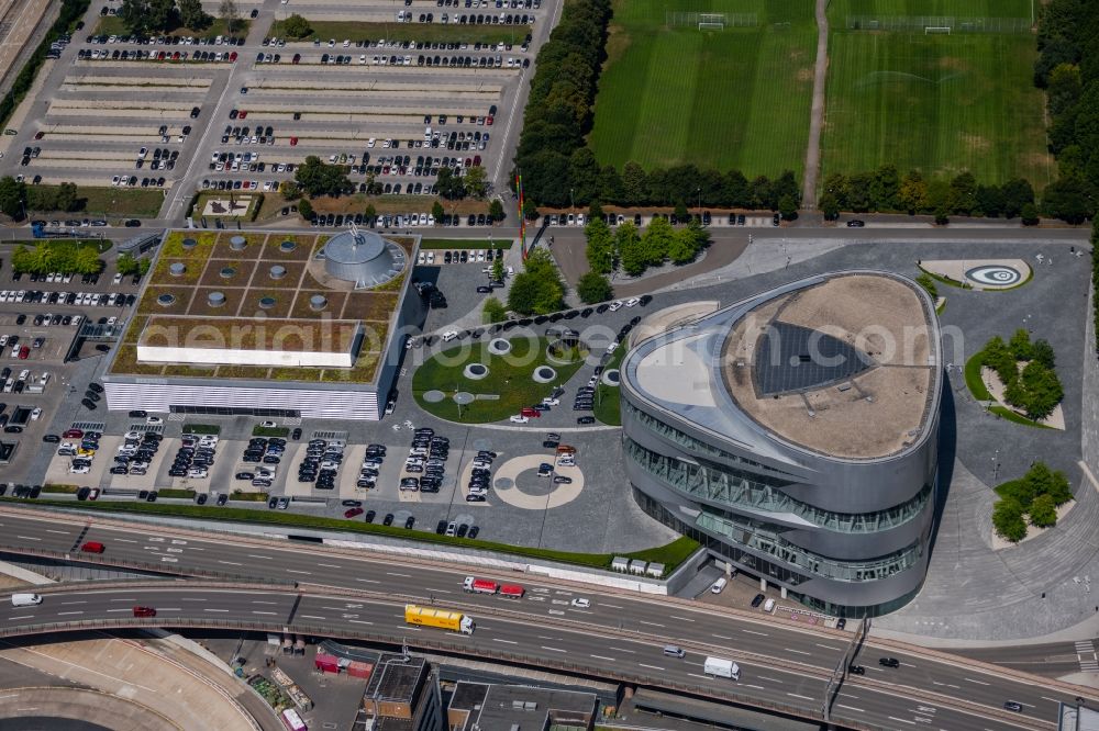 Aerial image Stuttgart - museum building ensemble Mercedes-Benz Museum on Mercedesstrasse in the district Untertuerkheim in Stuttgart in the state Baden-Wurttemberg, Germany