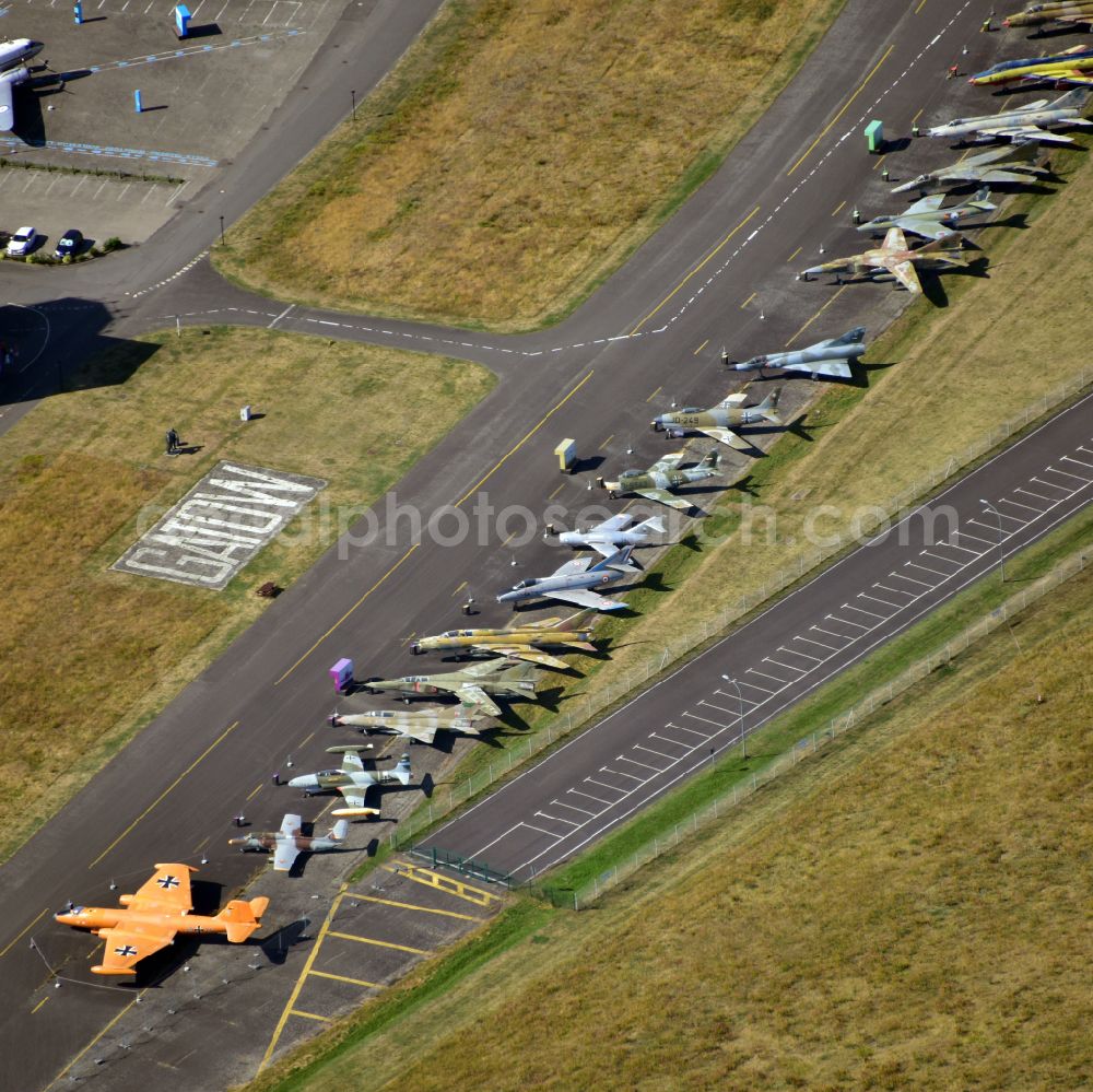 Berlin from the bird's eye view: Museum building ensemble Militaerhistorisches Museum der Bundeswehr - Flugplatz Berlin-Gatow in the district Bezirk Spandau in Berlin