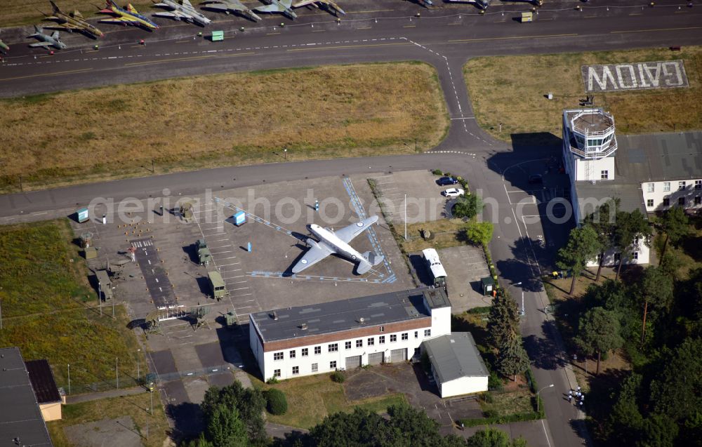 Aerial image Berlin - Museum building ensemble Militaerhistorisches Museum der Bundeswehr - Flugplatz Berlin-Gatow in the district Bezirk Spandau in Berlin