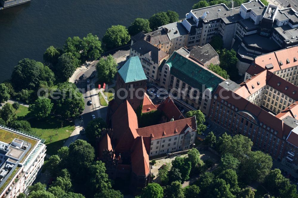 Berlin from the bird's eye view: Museum building ensemble Maerkisches Museum Am Koellnischen Park in Berlin