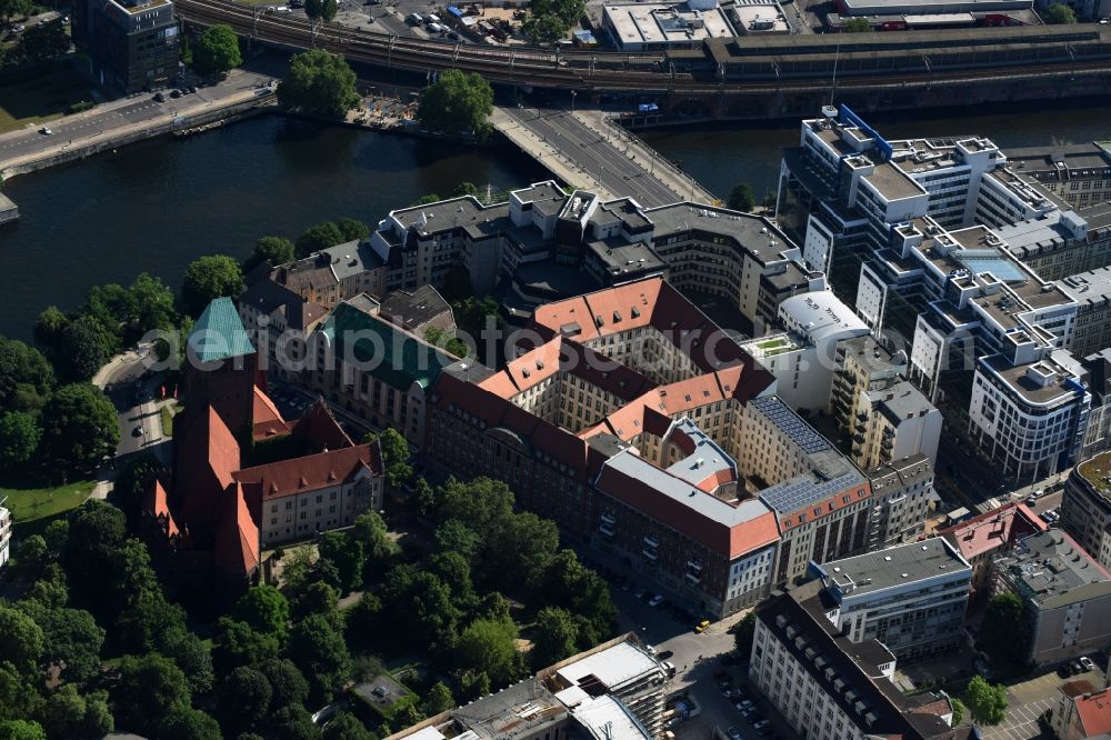 Berlin from above - Museum building ensemble Maerkisches Museum Am Koellnischen Park in Berlin