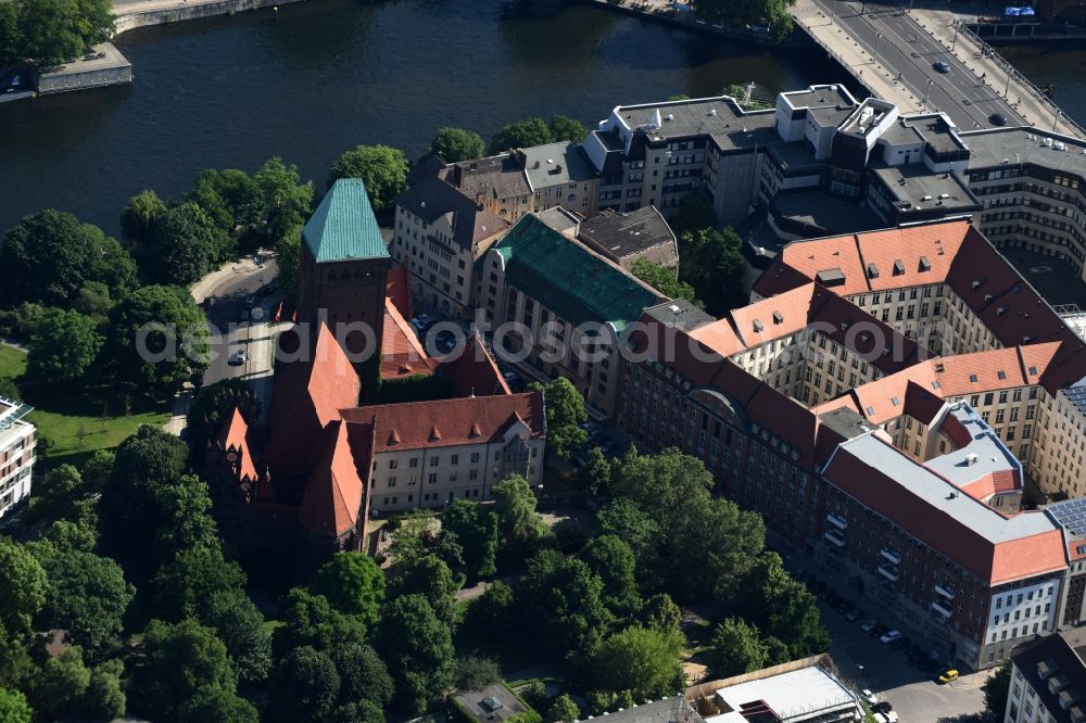 Berlin from the bird's eye view: Museum building ensemble Maerkisches Museum Am Koellnischen Park in Berlin