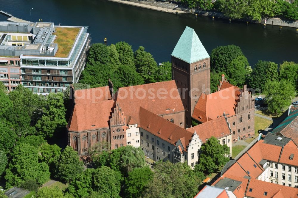 Aerial image Berlin - Museum building ensemble Maerkisches Museum Am Koellnischen Park in the district Mitte in Berlin, Germany