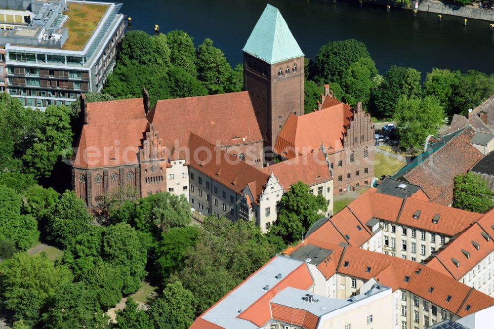 Aerial photograph Berlin - Museum building ensemble Maerkisches Museum Am Koellnischen Park in the district Mitte in Berlin, Germany