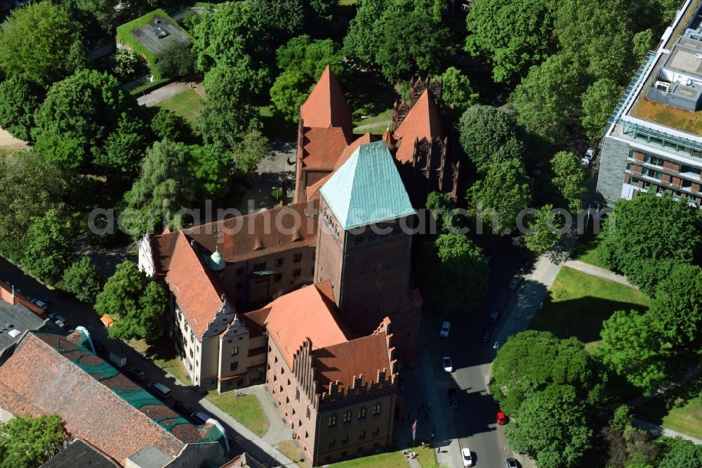 Berlin from the bird's eye view: Museum building ensemble Maerkisches Museum Am Koellnischen Park in the district Mitte in Berlin, Germany