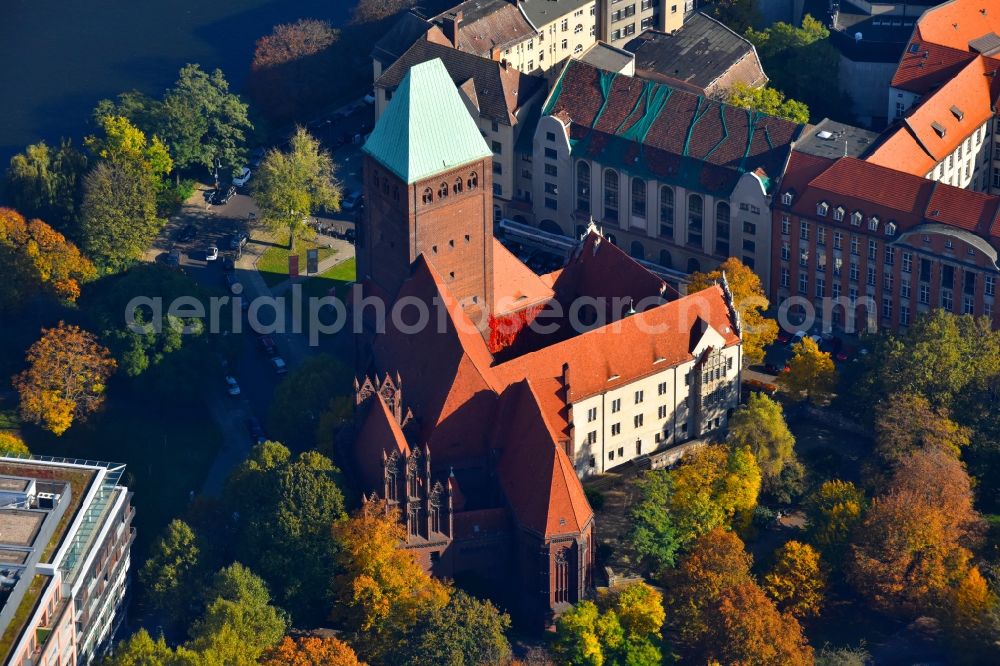 Aerial image Berlin - Museum building ensemble Maerkisches Museum Am Koellnischen Park in the district Mitte in Berlin, Germany