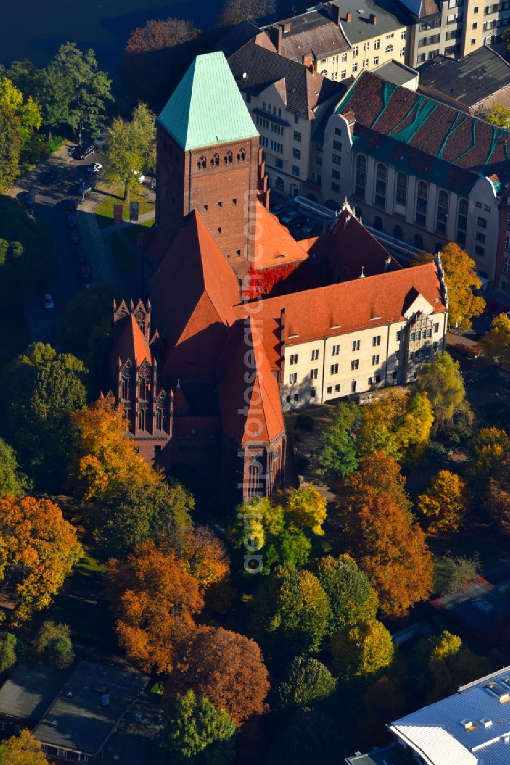 Aerial photograph Berlin - Museum building ensemble Maerkisches Museum Am Koellnischen Park in the district Mitte in Berlin, Germany