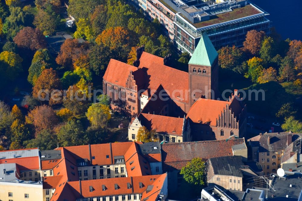 Berlin from above - Museum building ensemble Maerkisches Museum Am Koellnischen Park in the district Mitte in Berlin, Germany