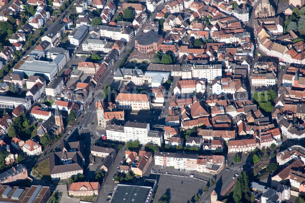 Aerial photograph Haguenau - Museum building ensemble Musee Place Dr Albert Schweitzer in Haguenau in Grand Est, France